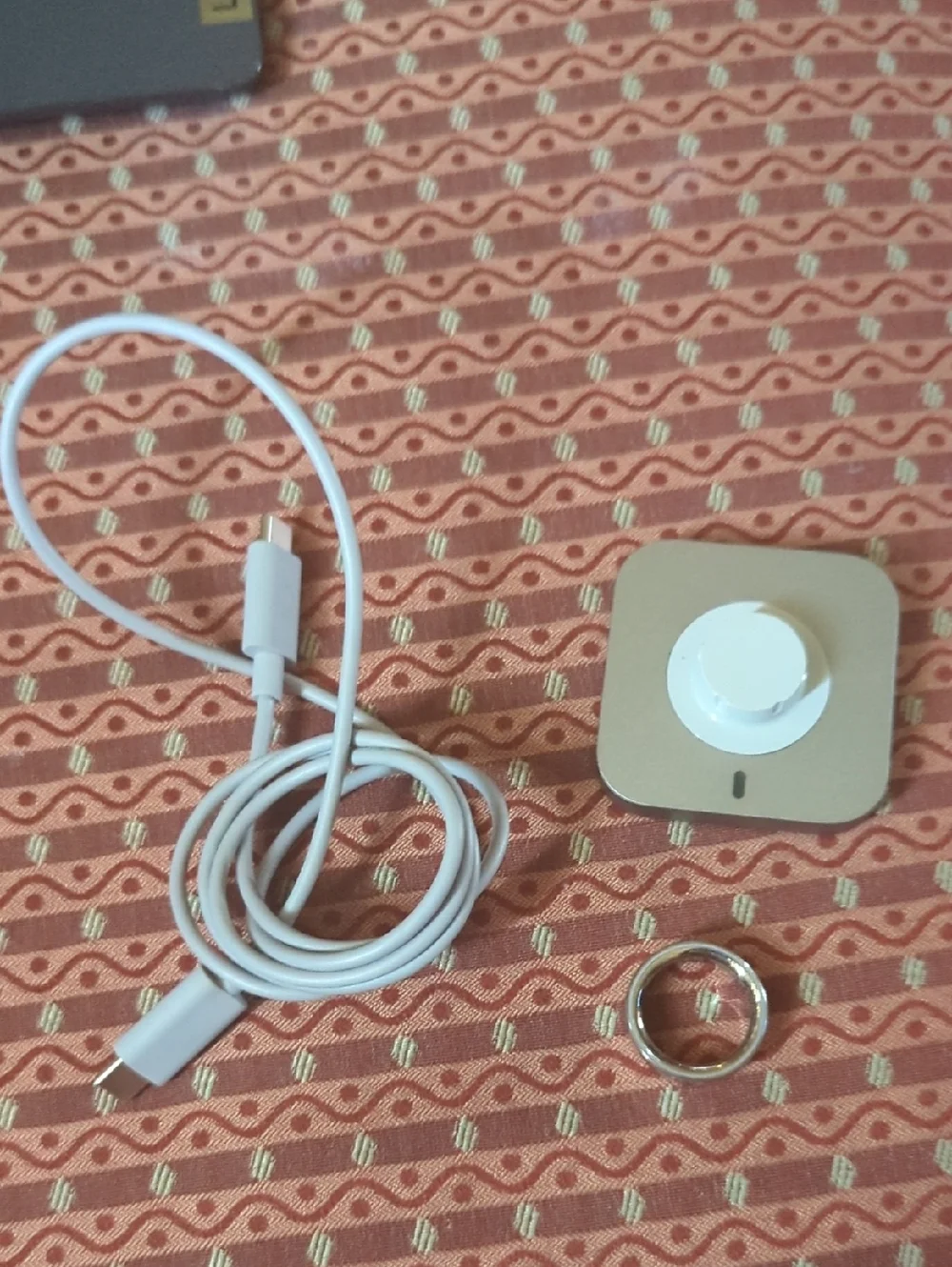 Oura Silver Ring with Charging Dock and USB-C Cable
